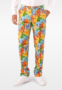 Kleurvolle broeken met een levendig patroon van cartoonfiguren, voornamelijk in tinten blauw, geel en groen, gemaakt van lichtgewicht stof.