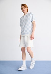 Nike Sportswear TECH FLEECE SHORT - Dresside alumine osa - sail