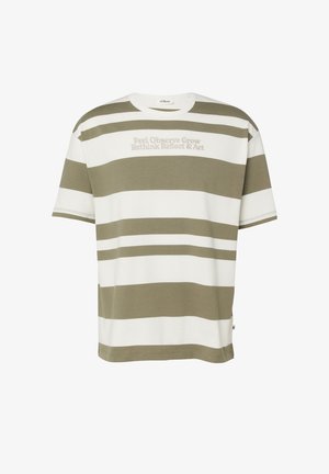 Wit en olijfgroen horizontaal gestreept T-shirt met korte mouwen en de tekst "Feel Observe Grow Rethink Reflect & Act" op de borst.