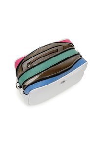 Multivak ziptas in wit, blauw, groen, bruin en roze leer. Kenmerkt zich door een gladde textuur en zilveren hardware accenten.