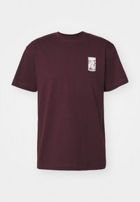 BEAT BISTRO UNISEX - Print T-shirt - deep plum