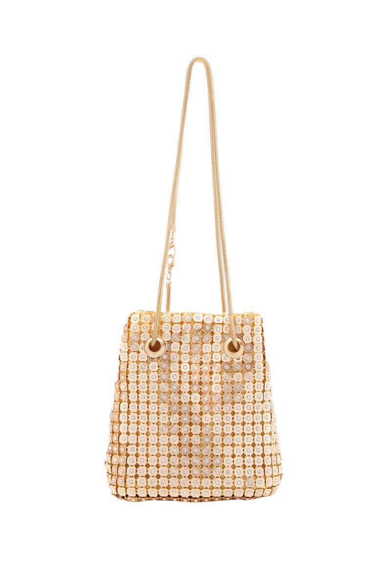 Borsa a secchiello in rete dorata con un design testurizzato che presenta accenti circolari. Due manici in tonalità dorata con attacchi hardware circolari.