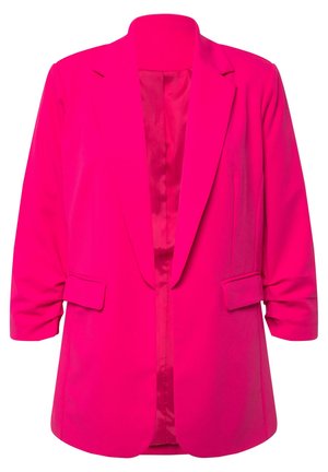 Fuchsiový blazer s klopovým límcem, rukávy do tří čtvrtin, dvěma předními kapsami a otevřeným předním designem. Hladká textura a jasná barva.