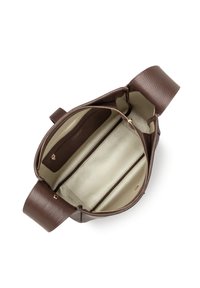 Borsa a mano in pelle marrone con texture, dotata di chiusura con zip, interna con tasca e due scomparti. Foderata in tessuto chiaro.
