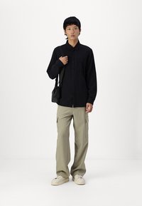 GAP BRUSHED UTILITY - Ametlik pluus - true black