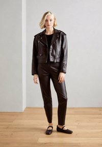 Camper RIGHT NINA - Ballerinaskor med remmar - black