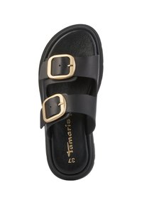 Zwarte slipper sandalen met twee brede banden, voorzien van gouden gespen. Glad materiaal met een platte zool en geen extra patronen of accenten.