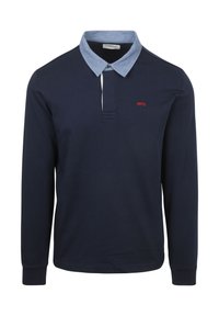 Marineblaues Langarm-Poloshirt mit einem Chambray-Kragen, versehen mit einem kleinen roten Logo auf der Brust und gerippten Bündchen. Weicher Stoff.