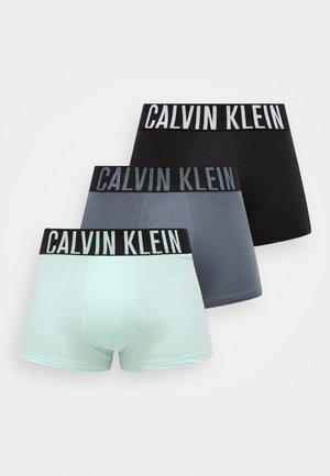 Tres pares de boxers en verde menta, gris y negro. Cada uno tiene una ancha cinturilla negra con "CALVIN KLEIN" en letras blancas. Tejido de algodón suave.
