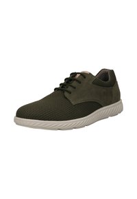 Scarpe da ginnastica verdi in rete con una parte in suede, dotate di una suola in gomma grigia chiara e dettagli rosa vicino alla linguetta e al tallone.