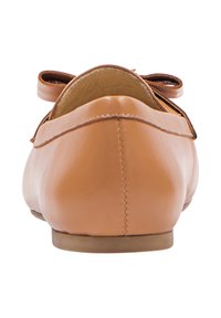 Brune læderballetsko med rund tå og en sløjfeaccent, der har en glat overflade og minimal syning langs hælen.