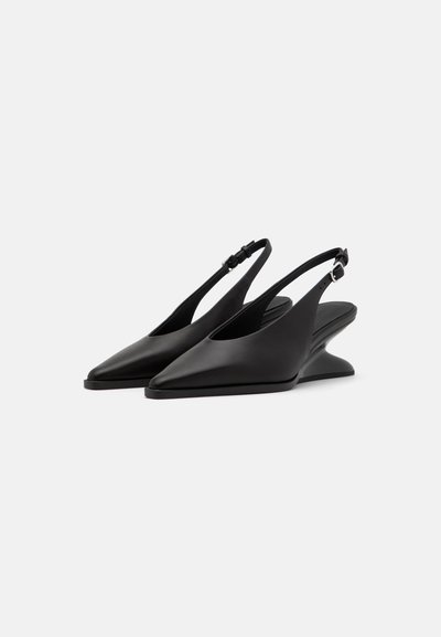Stine Goya STEELO - Debeli potplat - jet black