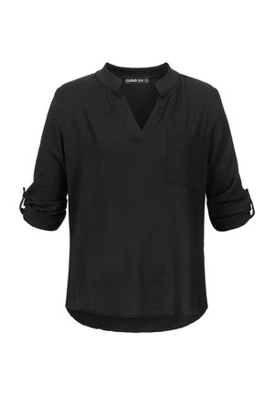 Blusa nera con scollo a V, maniche 3/4 arrotolate, tessuto strutturato e taschino sul petto sinistro. Orlo arrotondato per una vestibilità comoda.
