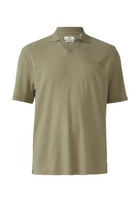 Olijf groene polo met korte mouwen, een geribbelde textuur, een V-hals en een kleine borstzak aan de linkerkant.
