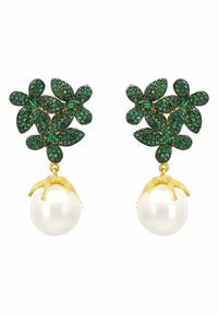 Zöld virágmintás fülbevalók, díszített kövekkel, arany színű alkatrészekkel és egy nagy fehér gyöngy cseppel az alján.