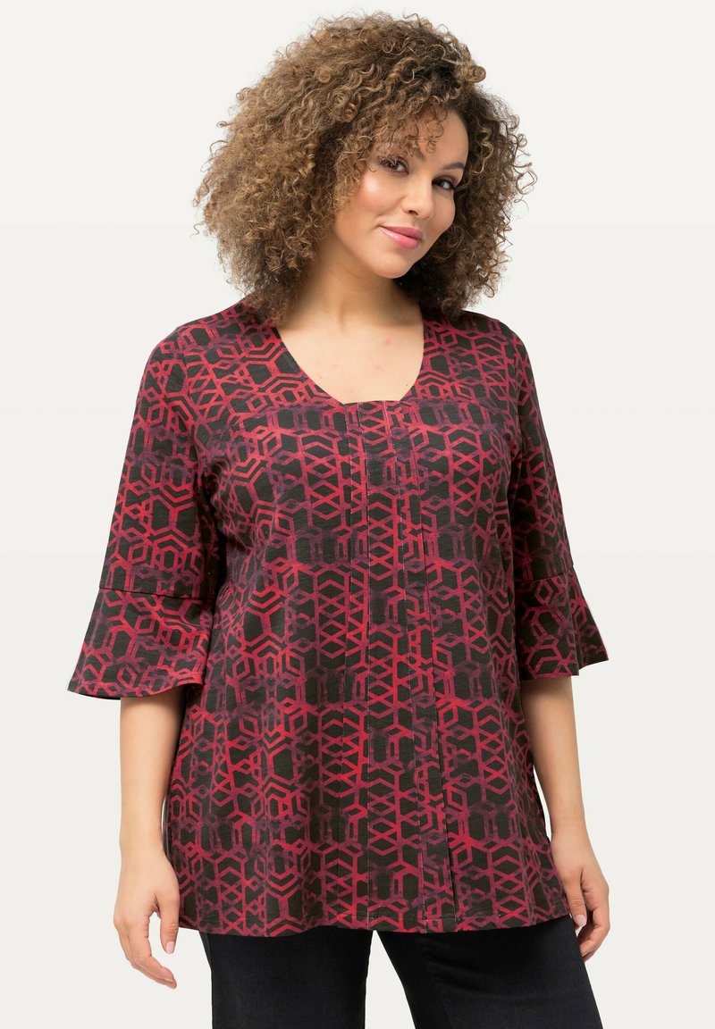 Ulla Popken GEOMETRIC PRINT TRUMPET SLEEVE - Langarmshirt - coral