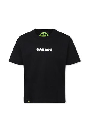 T-shirt in cotone nero con maniche corte, caratterizzato dal testo bianco "BARROW" e un accento verde all'interno del colletto. Design semplice e casual.