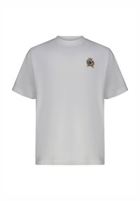 Λευκό κοντομάνικο t-shirt με στρογγυλή λαιμόκοψη και μικρό κεντητό μαύρο και χρυσό έμβλημα στην επάνω αριστερή πλευρά του στήθους.