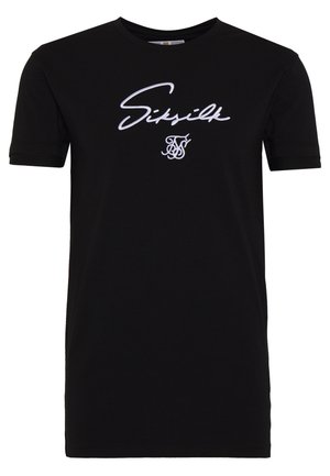 Czarna koszulka z krótkim rękawem i okrągłym dekoltem z białym kursywą napisem "Siksilk" oraz małym dekoracyjnym logo poniżej na piersi.