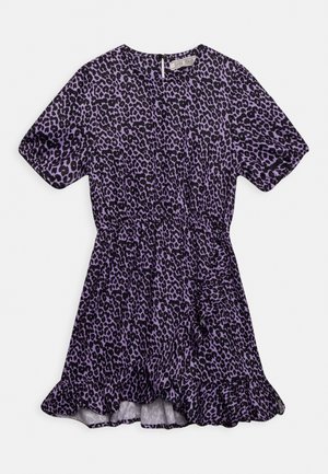 Lilla og sort leopardprint kortærmet kjole med elastisk talje og flæsekant.