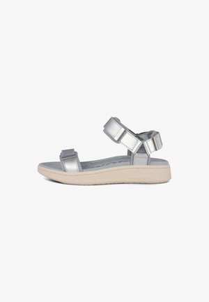 Silberne metallice Sandalen mit zwei verstellbaren Riemen, einem gepolsterten Fußbett und einer hellbeigen Gummisohle. Das flache Design sorgt für zusätzlichen Komfort.