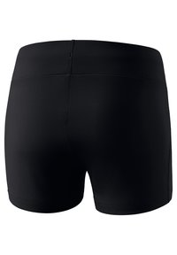 Shorts sportivi neri con una texture liscia, dotati di una vita media e cuciture a contrasto, progettati per comfort e flessibilità.