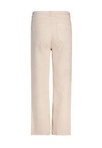 Beżowe spodnie o szerokich nogawkach z postrzępionym dołem, z płaskim pasem i dwiema tylnymi kieszeniami. Wykonane z miękkiej bawełnianej tkaniny.