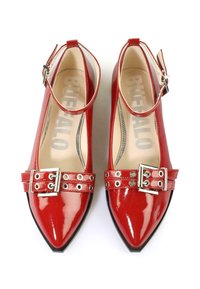 Buffalo Bailarinas con hebilla - red