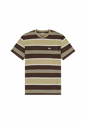 Brązowo-beżowa koszulka w paski z krótkim rękawem, z kieszenią na piersi i logo Wrangler na kieszeni.