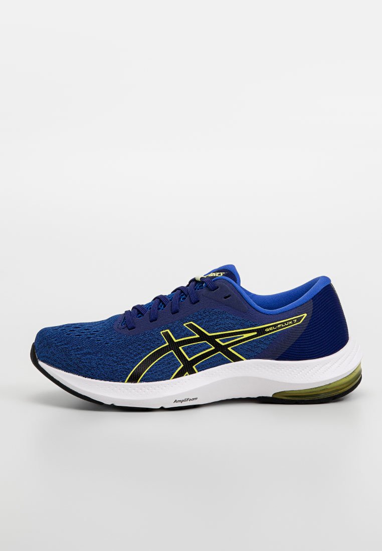 Chaussure de course bleue avec une tige en mesh, accents jaunes, semelle intermédiaire blanche rembourrée et semelle extérieure noire texturée. Comprend des lacets et un logo.