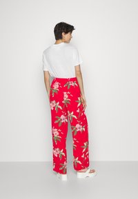 ONLY Tall ONLNOVA LUX ALBA PALAZZO PANT - Calças - chinese red india