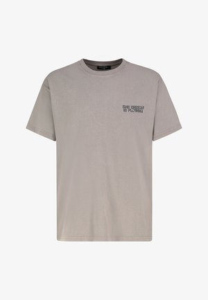 Hellgraues Baumwoll-T-Shirt mit kurzen Ärmeln, Rundhalsausschnitt und bedrucktem Text auf der linken Brust mit der Aufschrift "DIE ENERGIE FLIEßT."