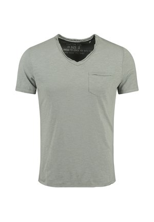 Lichtgrijs heren T-shirt met korte mouwen, V-hals, een klein borstzakje en een licht versleten kraagdetail, weergegeven op een witte achtergrond.