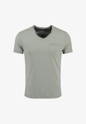 Lichtgrijs heren T-shirt met korte mouwen, V-hals, een klein borstzakje en een licht versleten kraagdetail, weergegeven op een witte achtergrond.