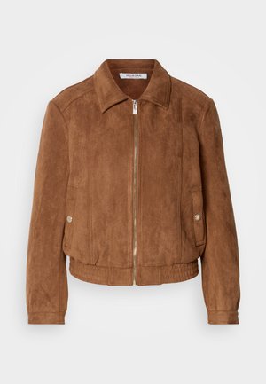Braune Wildlederjacke mit einem Reißverschluss, geripptem Saum und Stehkragen. Verfügt über Seitentaschen mit Druckknöpfen und einer strukturierten Oberfläche.