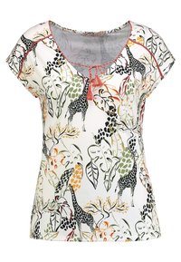Topp med kort ärm i vitt tyg som har ett flerfärgat motiv av en giraff och lövverk, med röda sömmar och tofsdetaljer.