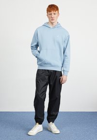 Jordan M J ESS FLC PO - Felpa con cappuccio - blue grey/(white)