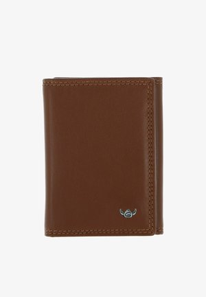 Portefeuille bifold en cuir marron avec coutures visibles et un petit emblème argenté dans le coin inférieur droit.