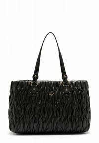 Borsa nera in similpelle con trama trapuntata, doppio manico superiore, dettagli in metallo dorato e nome del marchio impresso sulla parte anteriore.