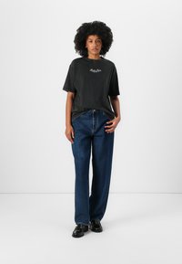 Guess Jeans SCRIPT TEE - Majica kratkih rukava s printom - jet black