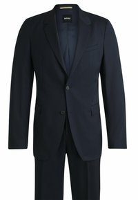 Completo blu a righe sottili con chiusura a più bottoni, risvolto a punta e due tasche frontali. Realizzato in un tessuto morbido con una vestibilità su misura.