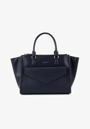 Sac à main en cuir bleu marine avec un design structuré, comprenant une poche avant en forme d'enveloppe et deux poignées supérieures. Accents en quincaillerie argentée.