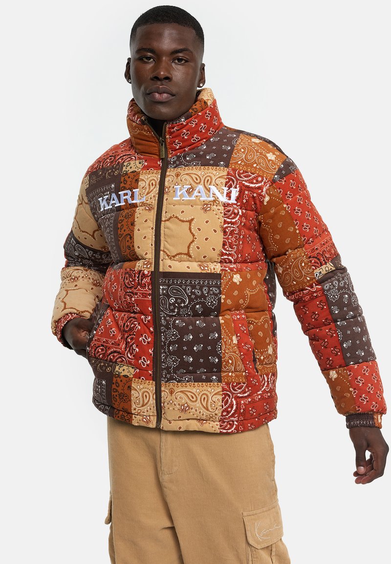 karl-kani-retro-paisley-reversible-puffer-winterjas-multicolor