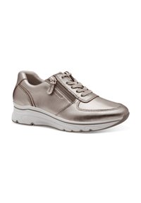 Sneaker in bronzo metallico con pelle textured, design con lacci, zip laterale e suola in gomma bianca. Punta tonda e soletta imbottita.