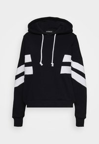 Sweat à capuche noir avec cordons blancs et deux bandes diagonales blanches sur chaque manche et sur les côtés.