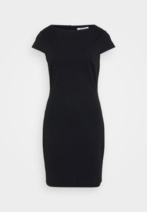 Crna pripijena haljina s kratkim kap sleeves, okruglim izrezom i skrivenim patentnim zatvaračem straga; glatka tkanina s mat finishem.