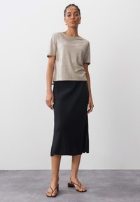 someday. KELUISE - T-Shirt basic - soft oat