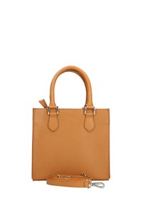 Piccola borsa a mano rettangolare realizzata in materiale sintetico testurizzato color cammello. Presenta due manici superiori, accessori in argento e una tracolla staccabile.