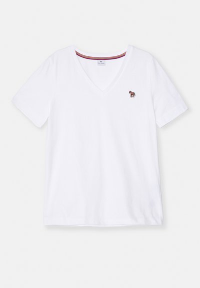 Valge V-kaelusega T-särk, mis on valmistatud puuvillast, lühikeste varrukate ja väikese, värvilise tikitud sebra logoga rinnal.