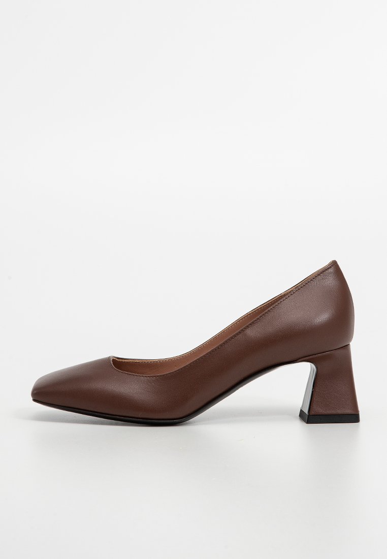 Pollini Klassieke pumps bruin